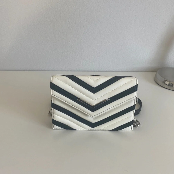 Express Cross Body - Picture 1 of 10